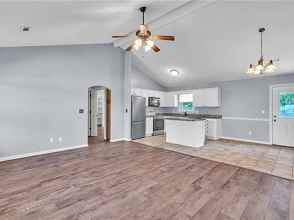 5th image of 321 Hearthstone Cir