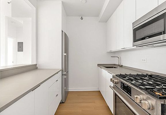 4th image of 75 W End Ave APT C20b