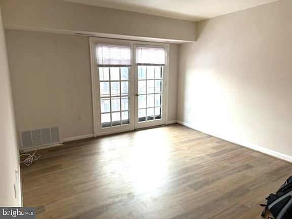 3rd image of 5913 Mayflower Ct APT 202