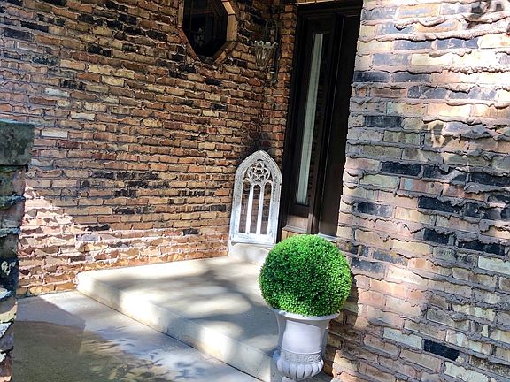 3rd image of 203 Forest Park Pl