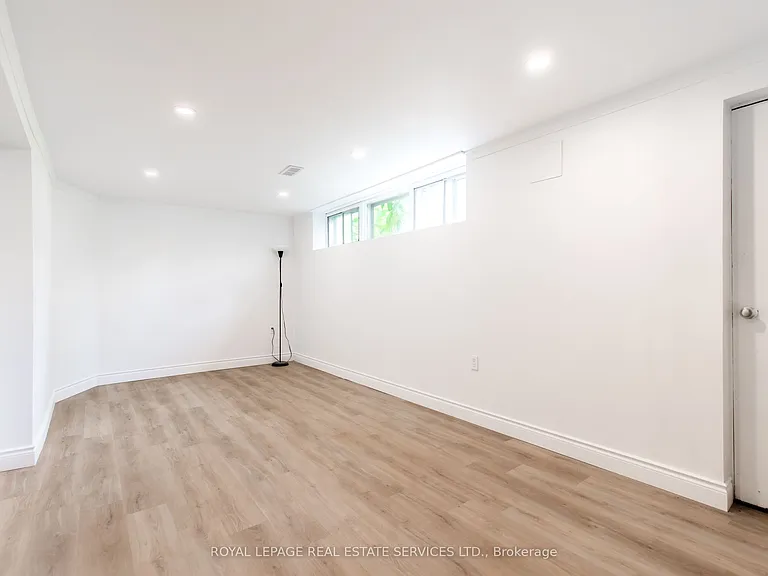 227 Lakeshore Rd W #2 — Photo 13