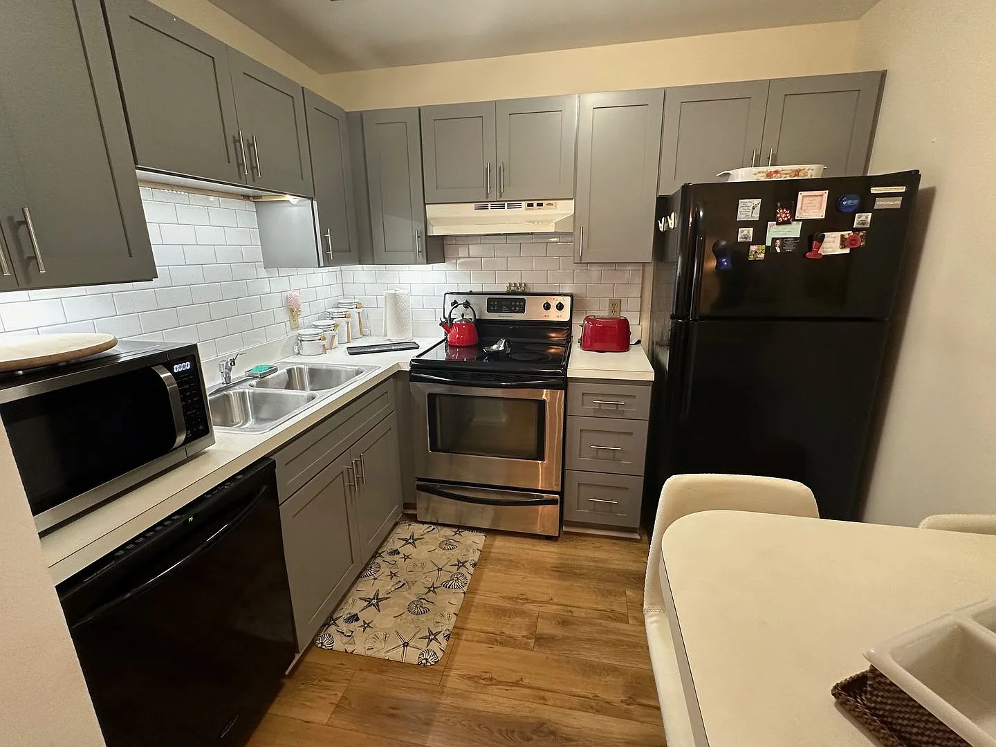 1/1 Condo — Photo 3