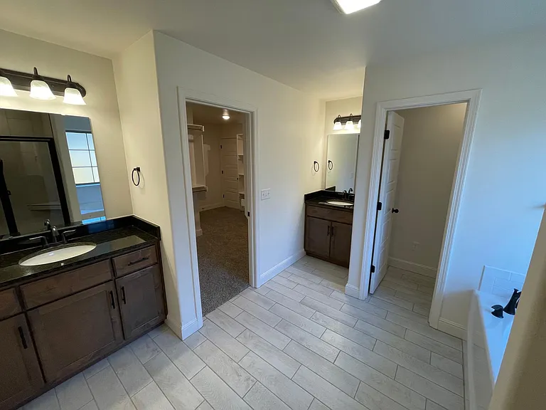 464 Hall Ave — Photo 13