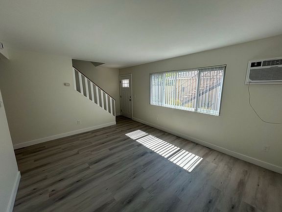 3rd image of 1501 Estate Dr #3
