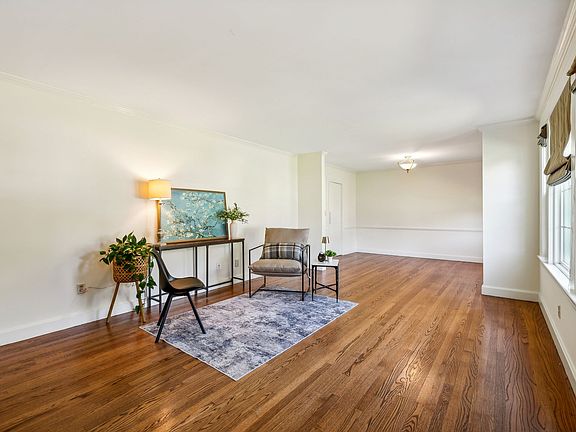 4th image of 606 Wagoner St