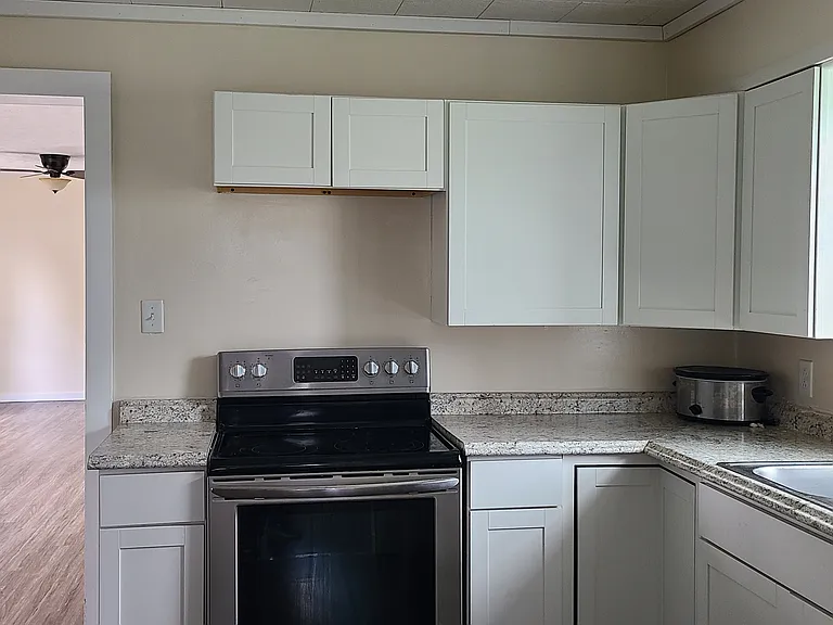 110 Summers St — Photo 8