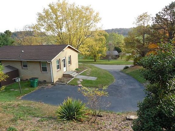 3rd image of 110 Tanglewood Dr
