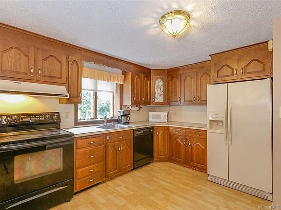 5th image of 67 Berkshire Dr