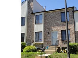6302 Hilltop Dr, Brookhaven, PA 19015