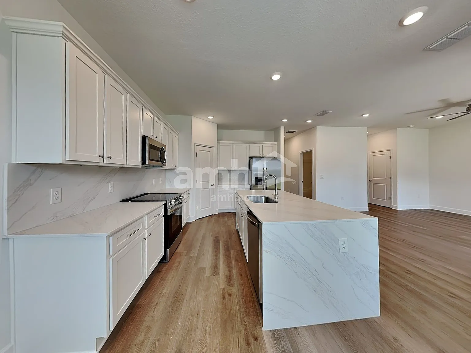 5 bed, 3.0 bath, 2377 sqft, $2,810 — Photo 4