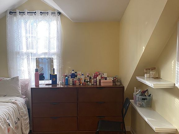 3rd image of 259 Reeds Ln