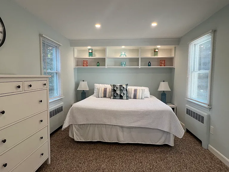 629 E Main Rd — Photo 13