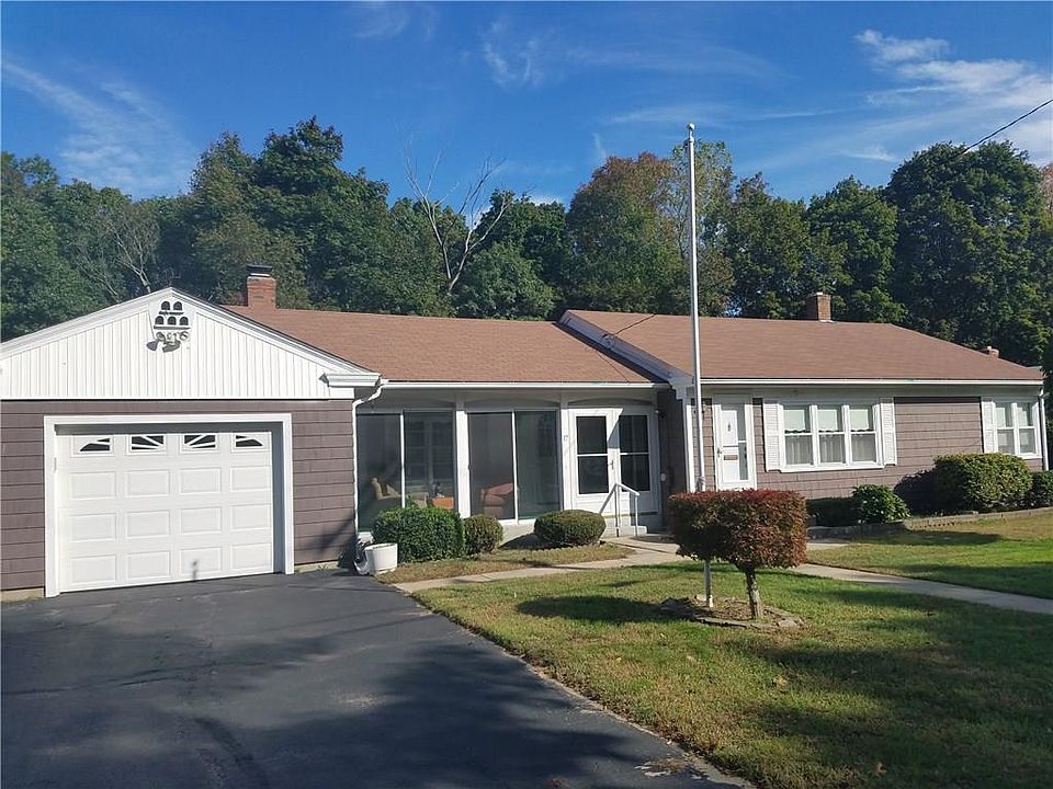 1st image of 17 Eileen Dr