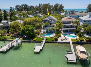 8415 Bayshore Dr, Treasure Island, FL 33706