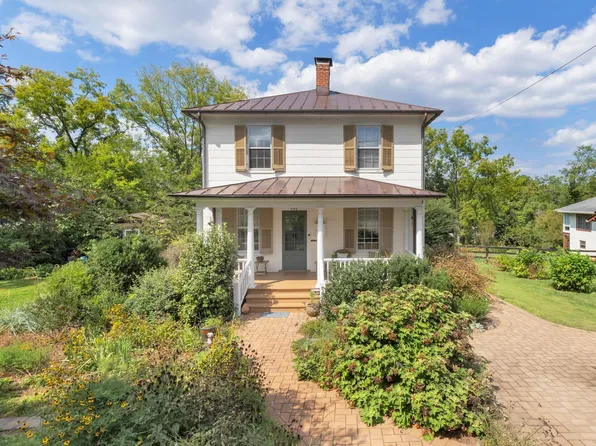 945 Locust Ave, Charlottesville, VA 22901