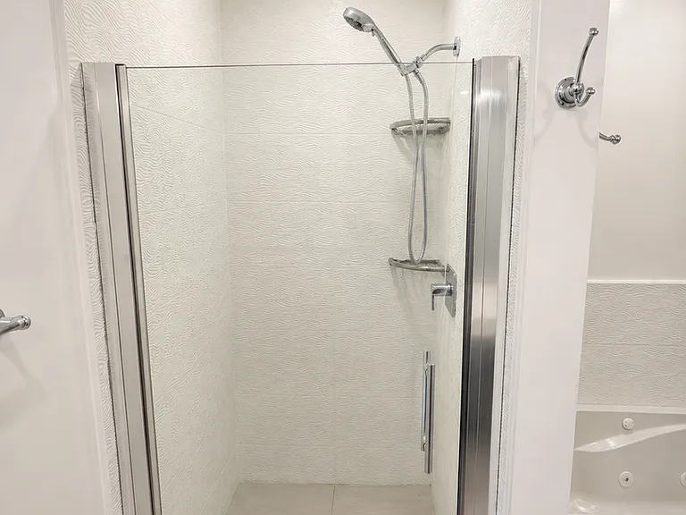 1351 N Orange Dr — Photo 32