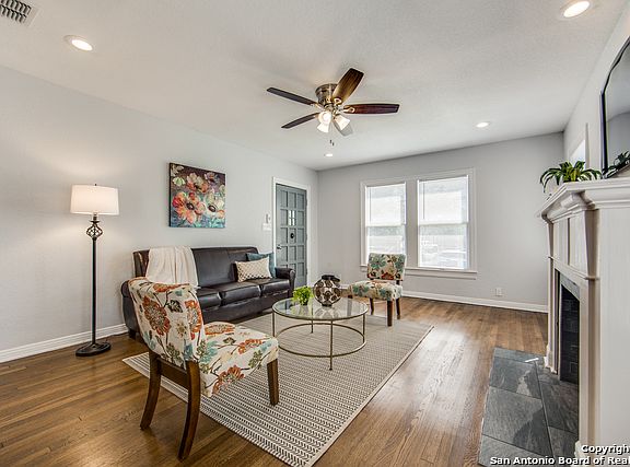 3rd image of 2047 W Woodlawn Ave
