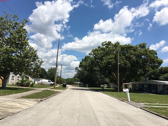 5th image of 220 Balsam Dr