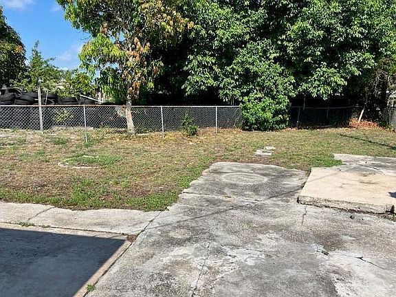 5th image of 3901 Plum Tree Drive