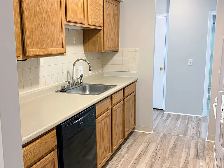 210 Brook Village Rd #20 — Photo 7