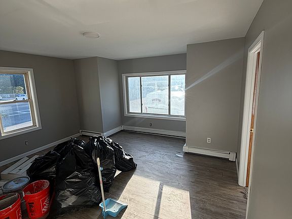 5th image of 174 Montaup St #1