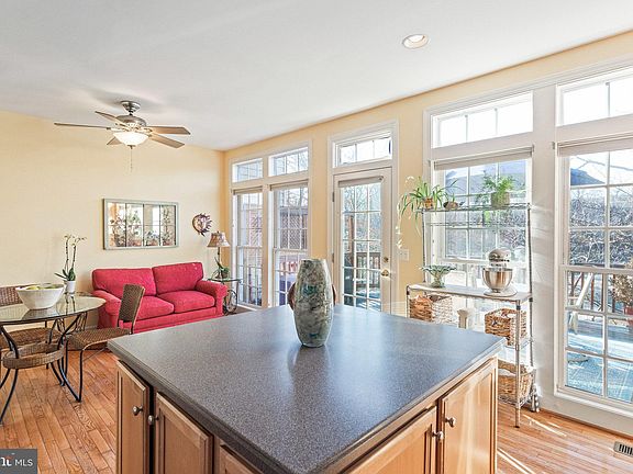 4th image of 9056 Tanyard Ln