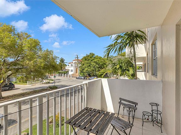 4th image of 1455 N Treasure Dr APT 2P