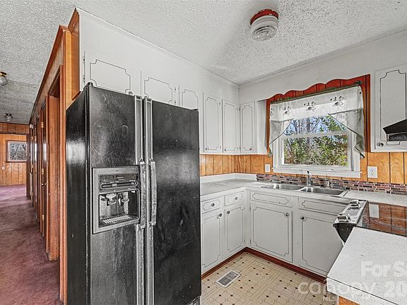 3rd image of 4650 Windy Rd