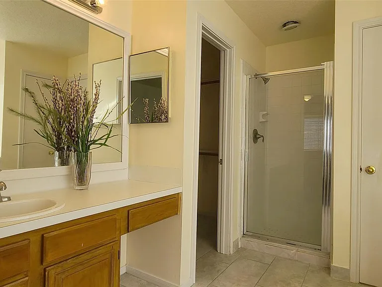 19330 Larissa Dr — Photo 10