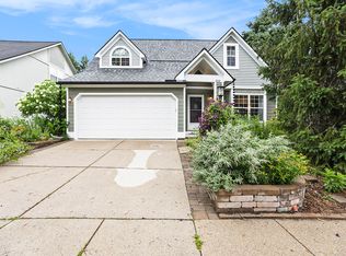 2512 Jade Ct, Ann Arbor, MI 48103
