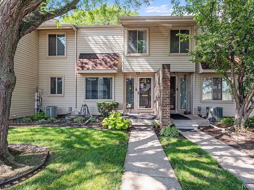 1st image of 6 Woodbridge Towne St