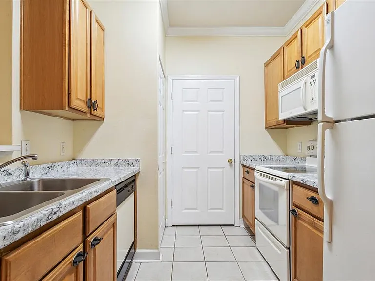 18332 Bridle Club Dr #18332 — Photo 12