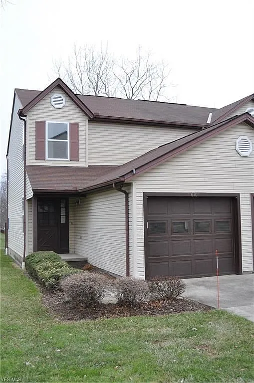 610 Topaz Ln photo 1