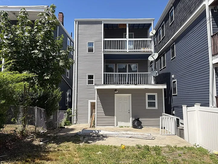 225 E Eagle St #1 — Photo 5