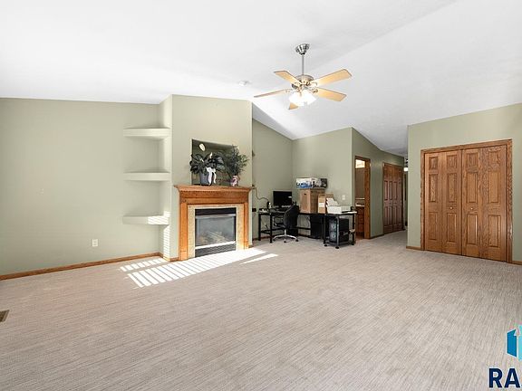 4th image of 3703 S Banyan Ave