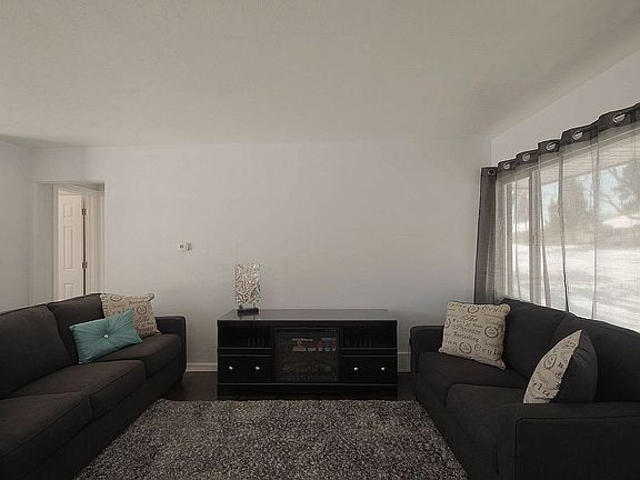 4th image of 832 S Peterson Way
