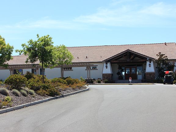 Deer Ridge Golf Club House