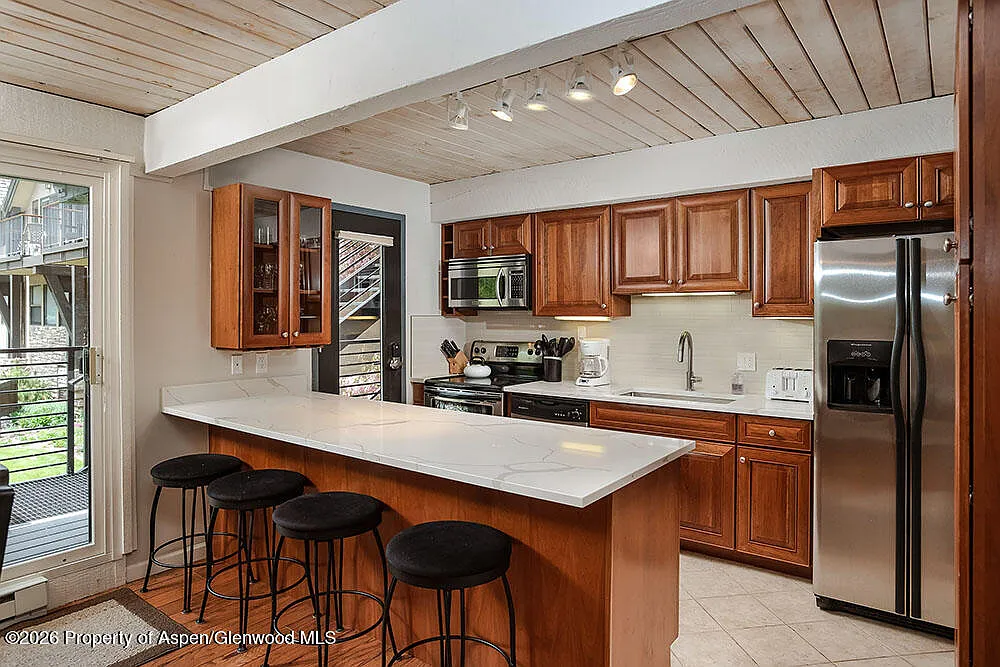 2 bed, 2.0 bath, 960 sqft, $14,750 — Photo 2