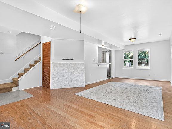 3rd image of 1118 Sterling Ave