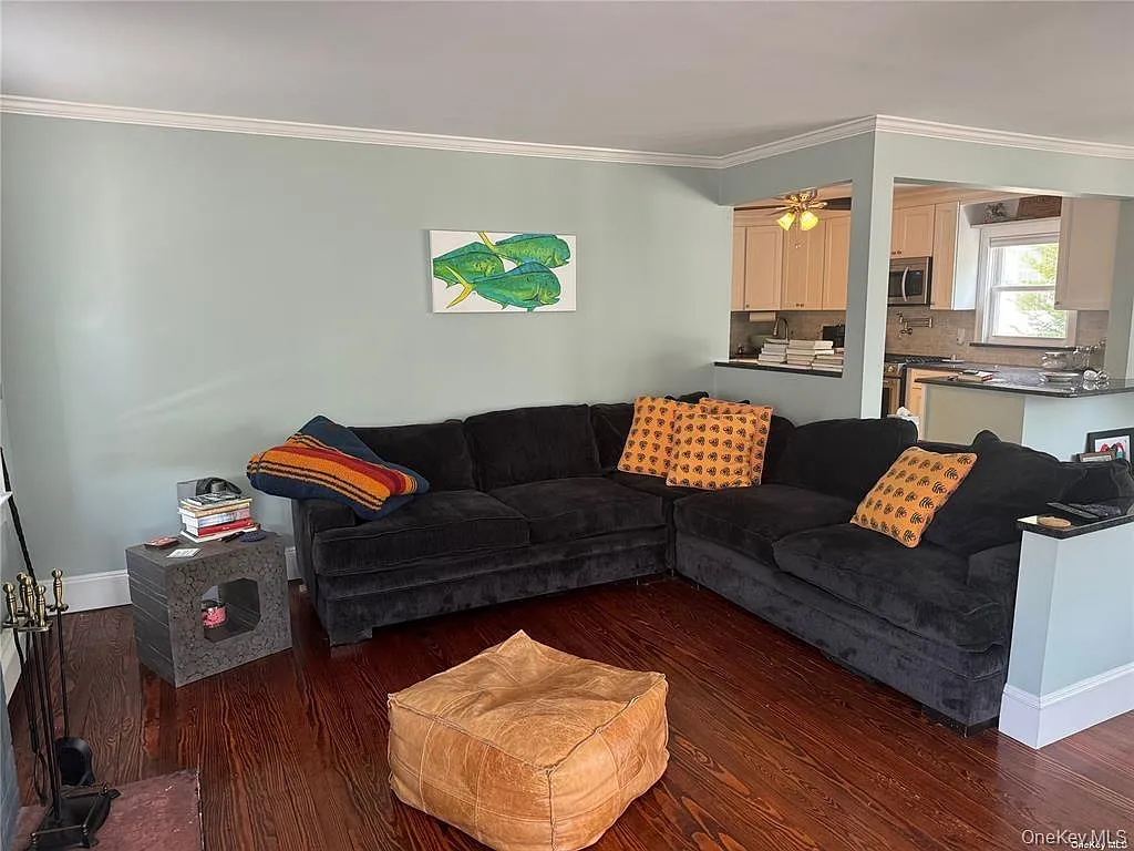 2 bed, 1.5 bath, $4,300 — Photo 2