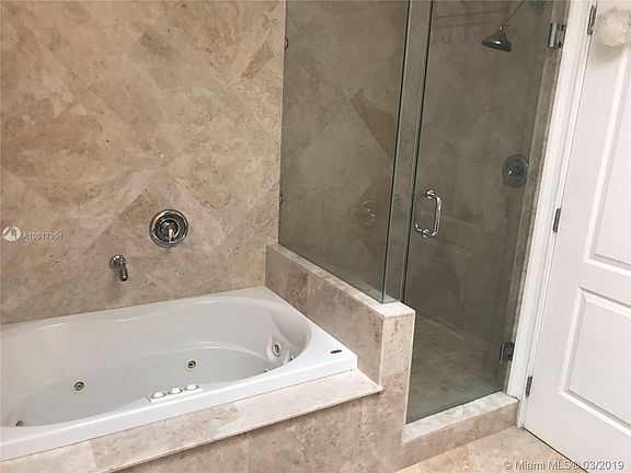 5th image of 530 NE 195th St #530