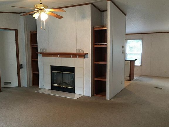 3rd image of 33128 Wedgewood Dr
