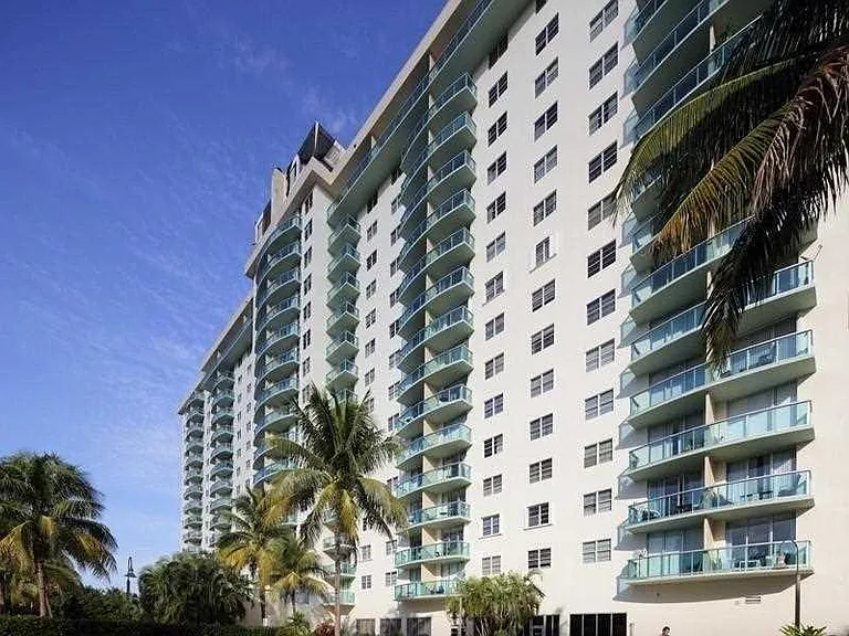 19390 Collins Ave #615 — Photo 7