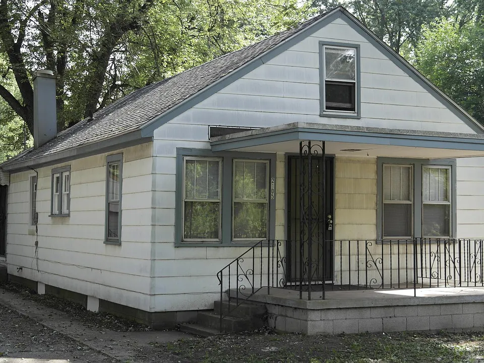 2105 W 48th Ave
