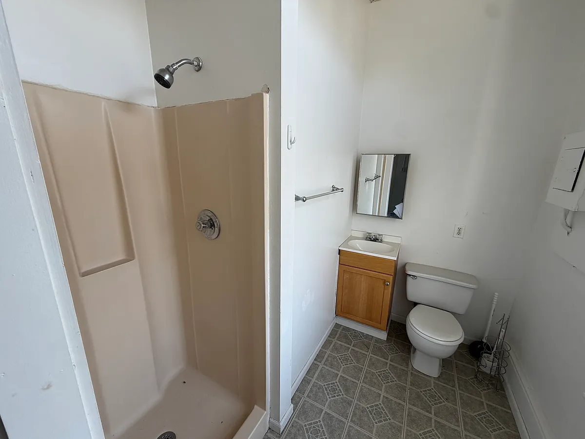 Building Photo - 2868 Lewis Ave #1