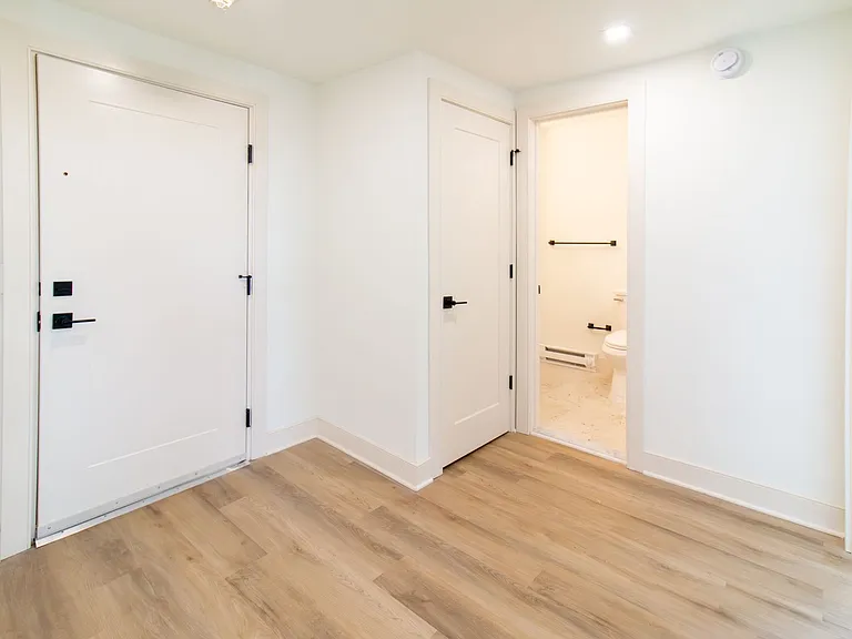 Huntington Apartments — Photo 34