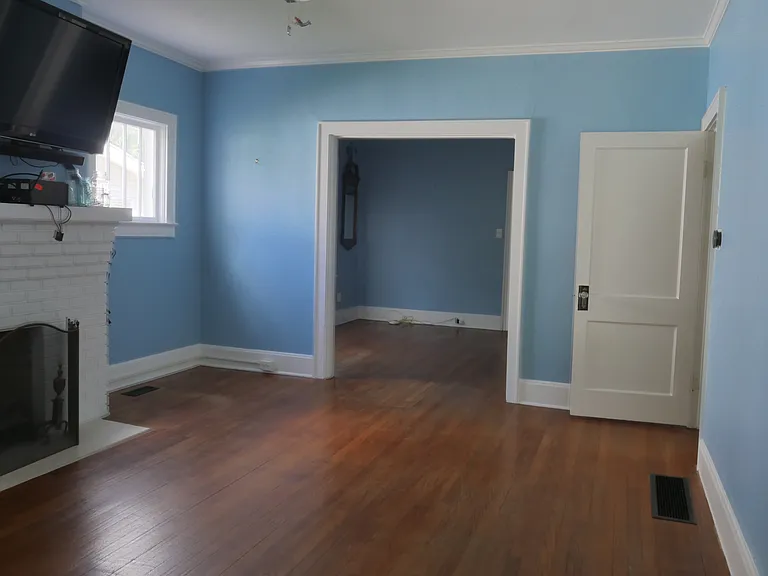116 Suburban Ct — Photo 2