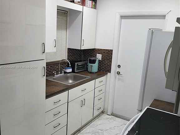 5th image of 1747 Rodman St APT 110