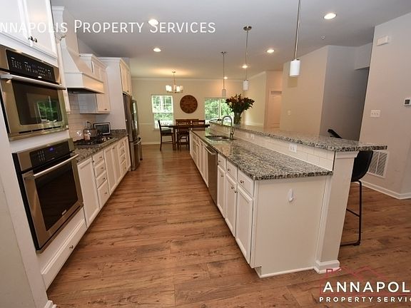3rd image of 1379 Hawthorn Dr