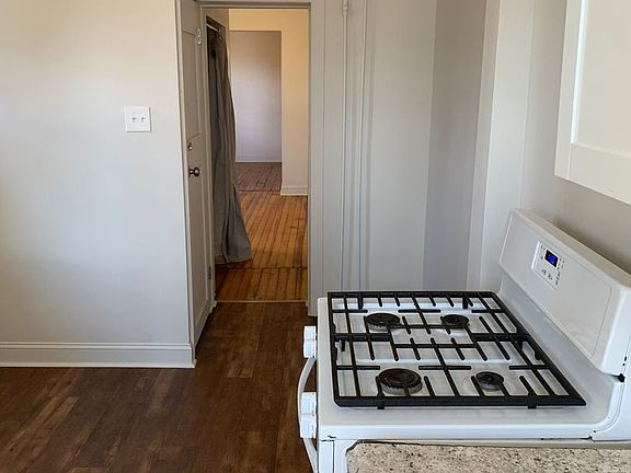 2nd image of 514 Poplar St Floor 1